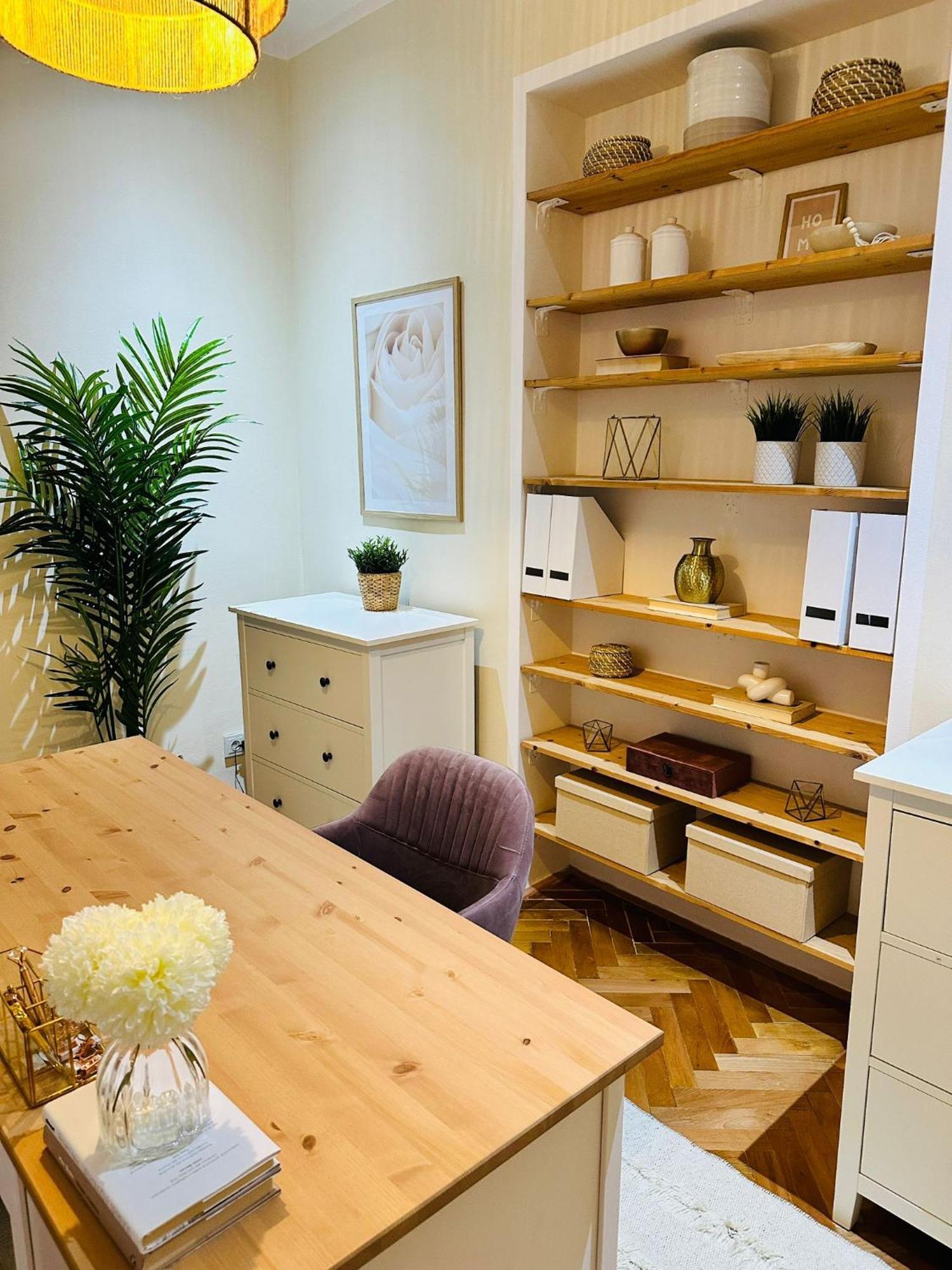 Apartament Away From